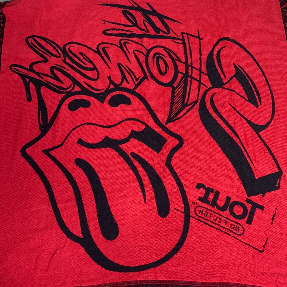 The Rolling Stones Authentic Large Black & Red TOUR TM Mouth Fringed Blanket NWT - Picture 5 of 7